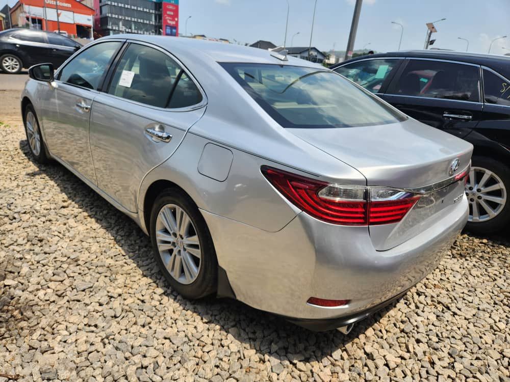 2014 Lexus model ES350  | Kendomon Motors - View 9