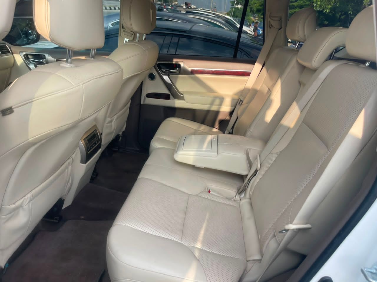 2012 Lexus GX460 - View 4