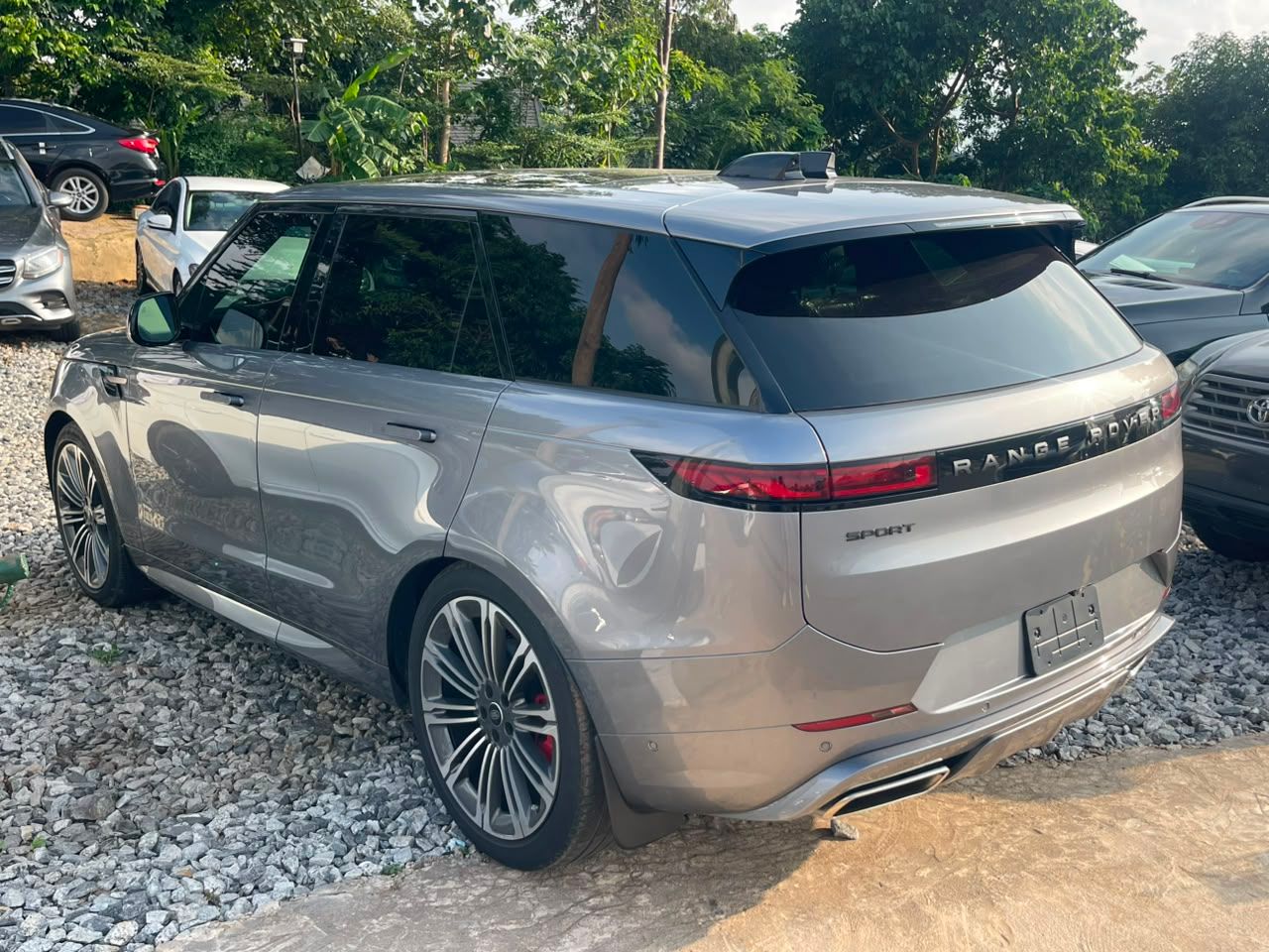 2024 Land Rover Range Rover - View 4