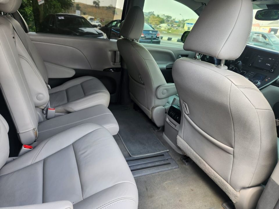2018 Toyota Seina XLE - View 4