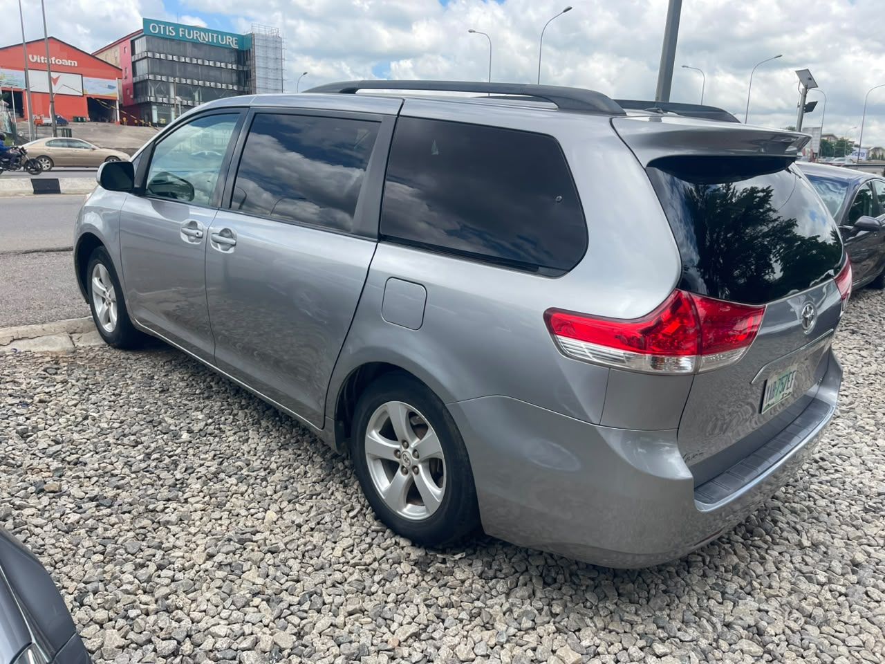 2011 Toyota  Sienna - View 4